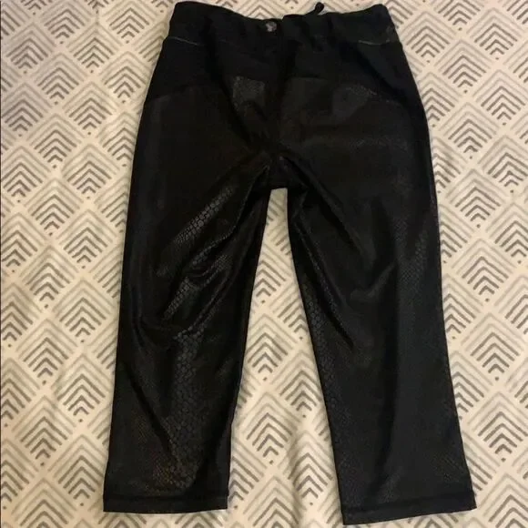 💥CROC--EMBOSSED cropped sweatpants💥 - Picture 6 of 8